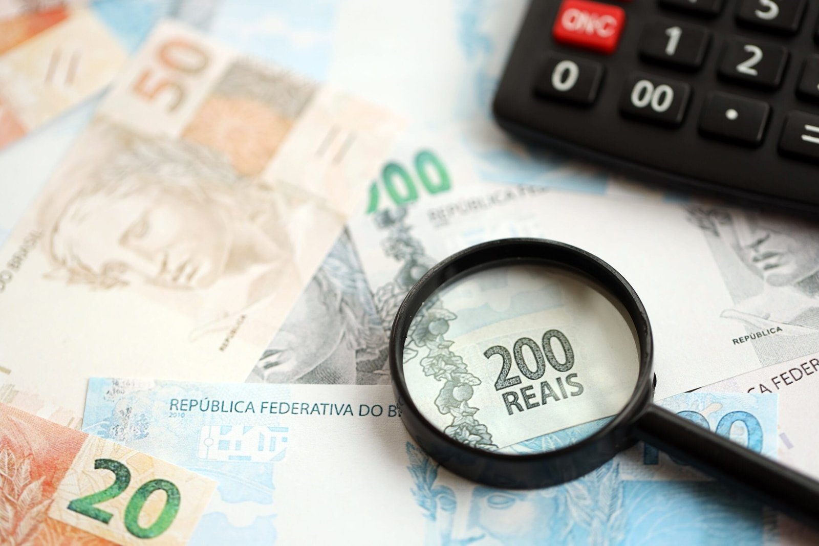 Dicas sobre dinheiro para organizar as finanças pessoais e evitar dívidas