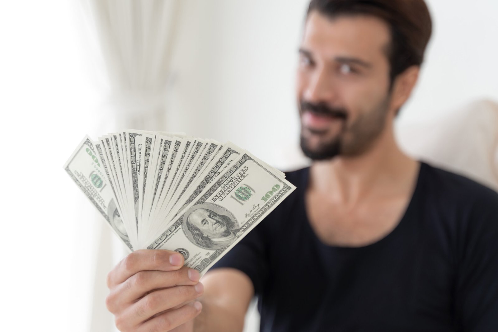 3 sites que pagam em dólar todos os dias